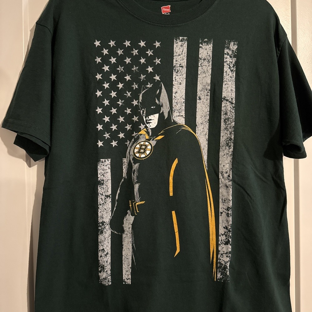 Boston Bruins American Flag Batman Men’s Tshirt Size Large Hanes Green NHL